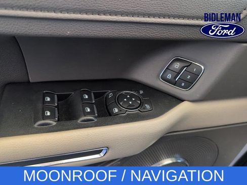 Used 2019 Ford Expedition XLT w/ Equipment Group 202A AWD/4WD image 13