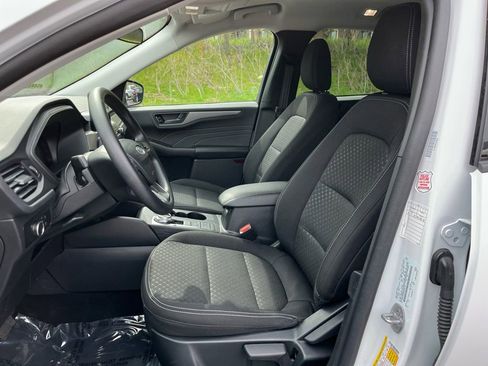 Certified 2025 Ford Escape Active AWD/4WD image 9
