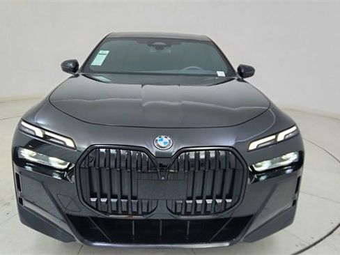 Used 2024 BMW 740i w/ Premium Package image 13