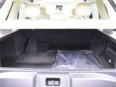 Used 2024 Land Rover Range Rover SE image 13