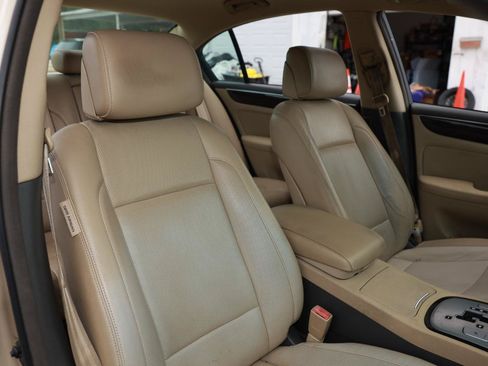 Used 2011 Hyundai Genesis 3.8 RWD image 16