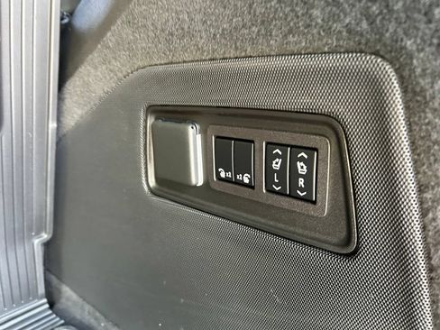 Used 2023 Cadillac Escalade Premium Luxury AWD/4WD image 47