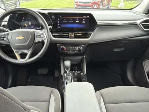 Certified 2024 Chevrolet TrailBlazer LT w/ LT Cold Weather Package FWD image 5