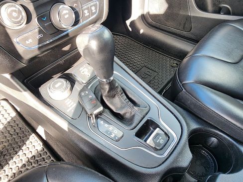 Used 2019 Jeep Cherokee Latitude Plus w/ Cold Weather Group image 20