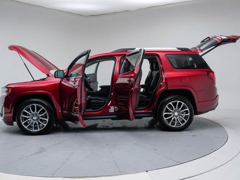 Used 2023 GMC Acadia Denali w/ Denali Technology Package image 17