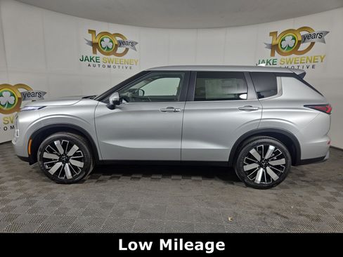 New 2025 Mitsubishi Outlander SE image 4