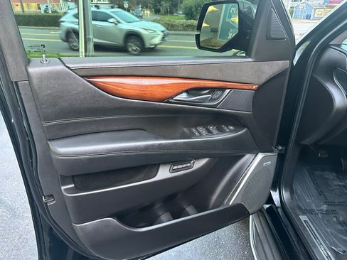 Used 2015 Cadillac Escalade ESV Luxury AWD/4WD image 11