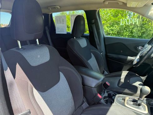 Used 2014 Jeep Cherokee Latitude w/ Cold Weather Group AWD/4WD image 22