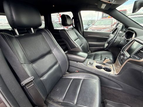 Used 2017 Jeep Grand Cherokee Limited AWD/4WD image 9