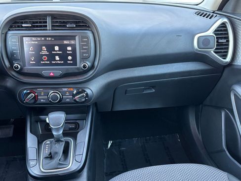 Used 2025 Kia Soul LX w/ LX Technology Package FWD image 33