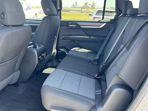 New 2025 GMC Acadia Elevation image 24