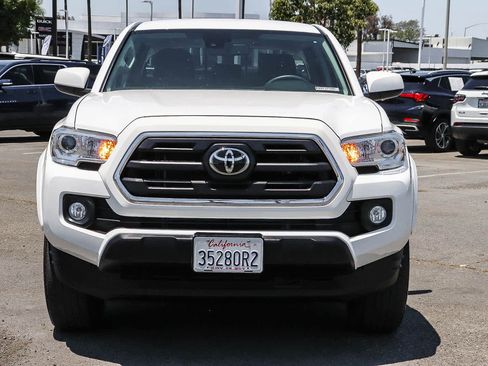 Used 2019 Toyota Tacoma SR5 RWD image 2