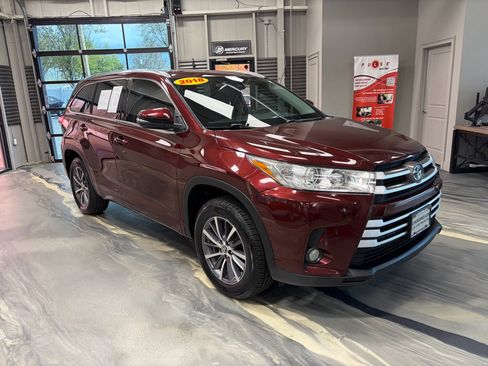 Used 2018 Toyota Highlander XLE FWD image 1