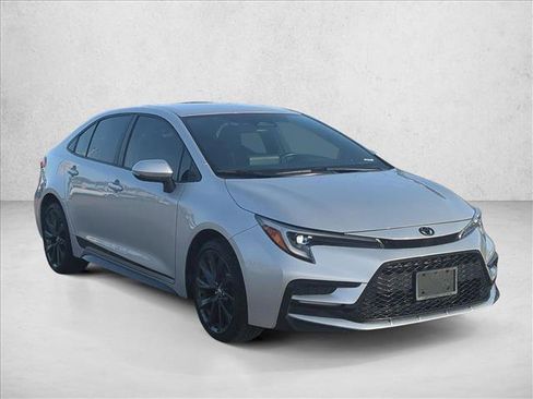Used 2023 Toyota Corolla SE image 3