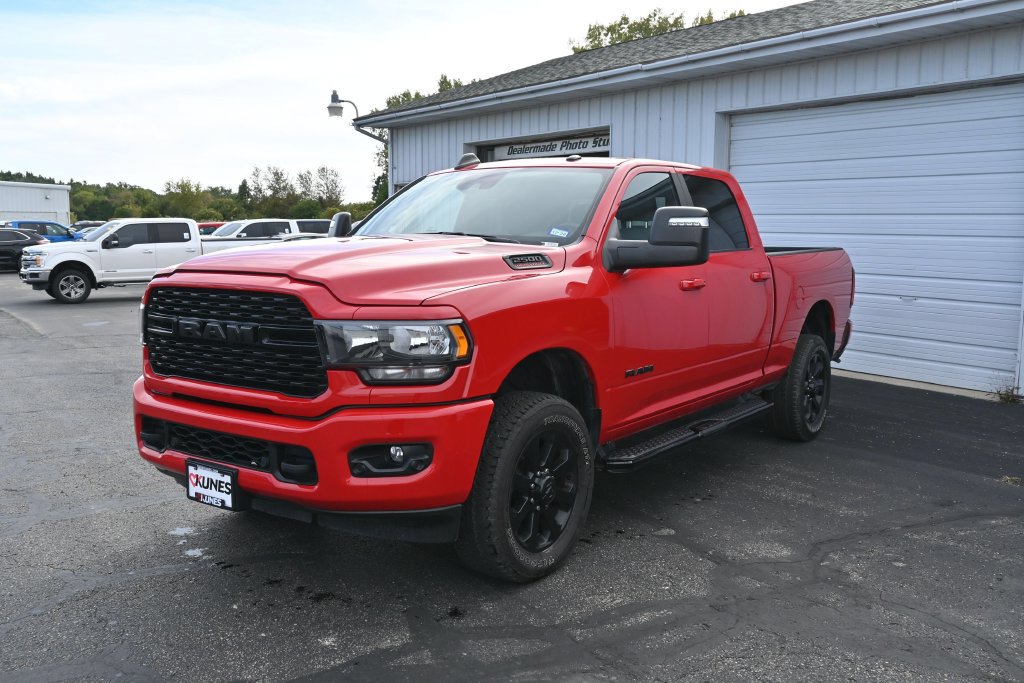 Used 2024 RAM 2500 Big Horn w/ Night Edition AWD/4WD image 4