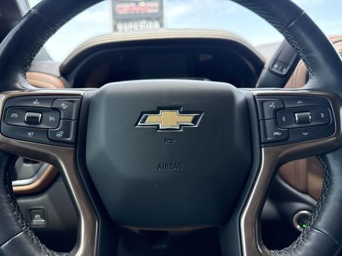 Used 2019 Chevrolet Silverado 1500 High Country w/ Technology Package AWD/4WD image 21