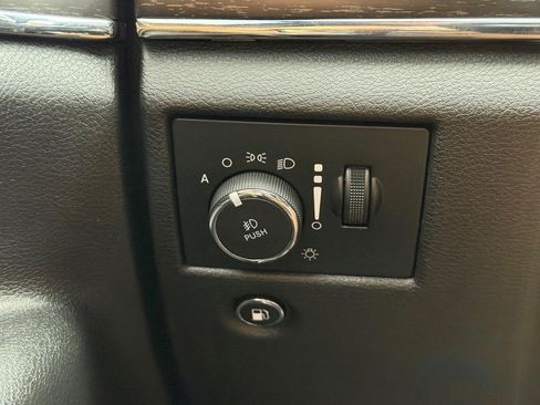Used 2018 Jeep Grand Cherokee Limited AWD/4WD image 16