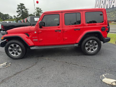 Used 2019 Jeep Wrangler Unlimited Sahara w/ Dual Top Group AWD/4WD image 8