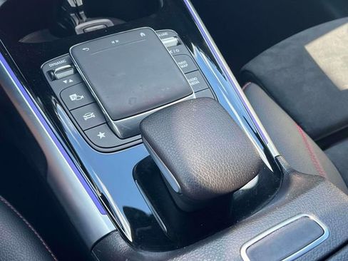 Used 2023 Mercedes-Benz GLB 250 image 35