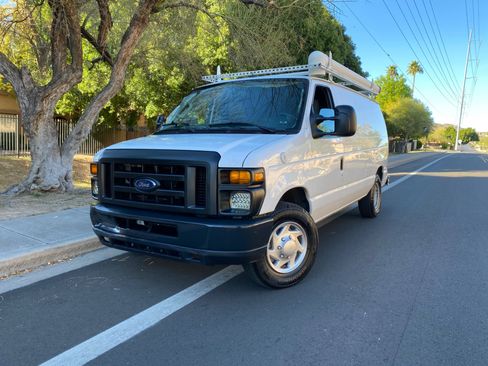 Used 2010 Ford E-250 and Econoline 250 E-250 138 WB image 39