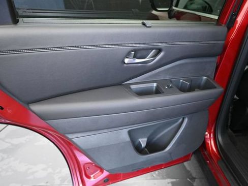 Used 2026 Nissan Pathfinder Platinum FWD image 22