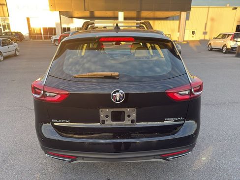 Used 2018 Buick Regal Essence w/ Driver Confidence Package #1 image 4