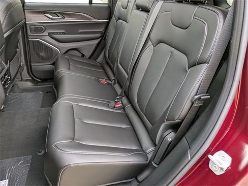 New 2025 Jeep Grand Cherokee Limited w/ Black Appearance Package image 25