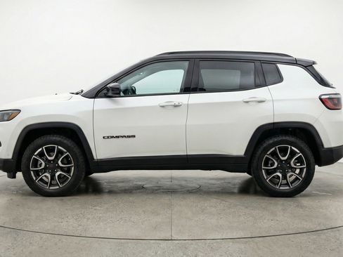 Used 2025 Jeep Compass Trailhawk AWD/4WD image 5