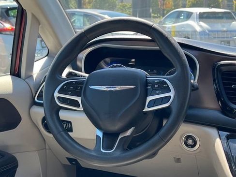 Used 2017 Chrysler Pacifica LX FWD image 17