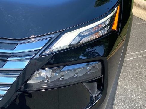 Used 2024 Nissan Rogue SV FWD image 5
