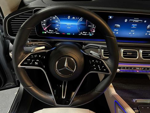 Used 2024 Mercedes-Benz GLE 450e 4MATIC image 29