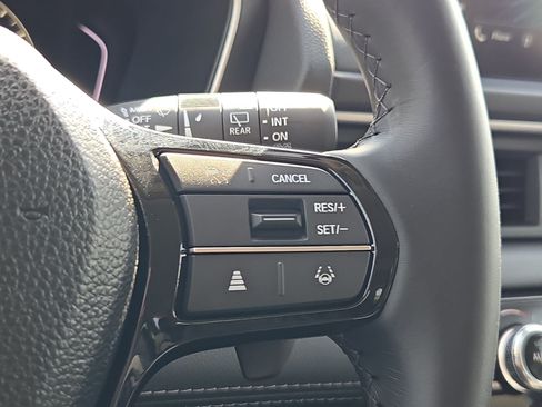 Used 2025 Honda Pilot EX-L image 18