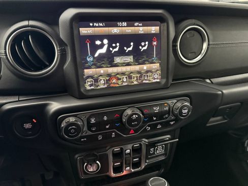 Used 2020 Jeep Gladiator Overland AWD/4WD image 29