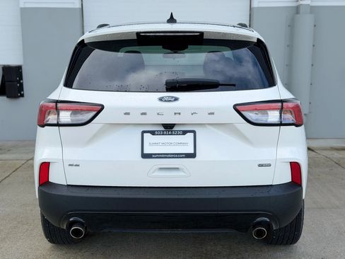 Used 2021 Ford Escape SE w/ SE Sport Appearance Package image 4