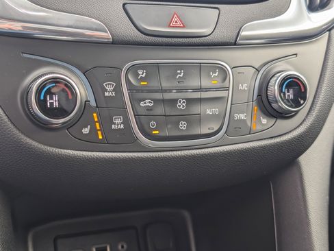 Used 2020 Chevrolet Equinox LT image 20