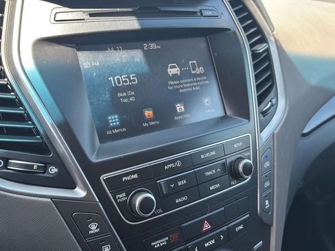 Used 2017 Hyundai Santa Fe SE AWD/4WD image 16