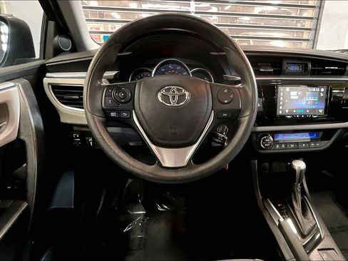 Used 2015 Toyota Corolla LE image 5