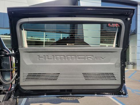 New 2025 GMC Hummer EV 3X w/ LPO, Illumination Package image 9