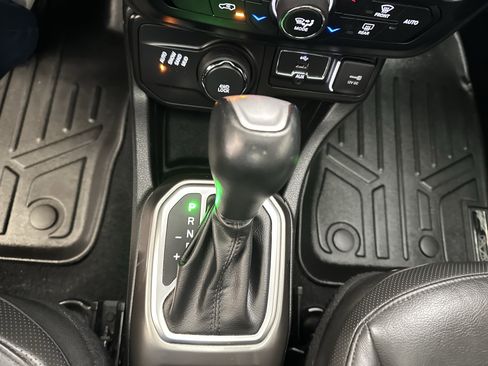Used 2020 Jeep Renegade Limited w/ UConnect 8.4 Nav Group AWD/4WD image 37