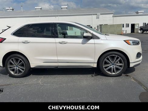 Used 2019 Ford Edge Titanium w/ Equipment Group 301A FWD image 2