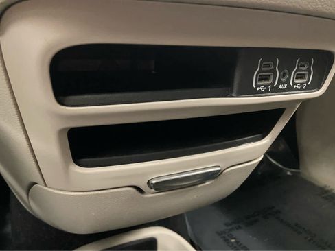 Used 2024 Chrysler Pacifica Touring-L FWD image 35