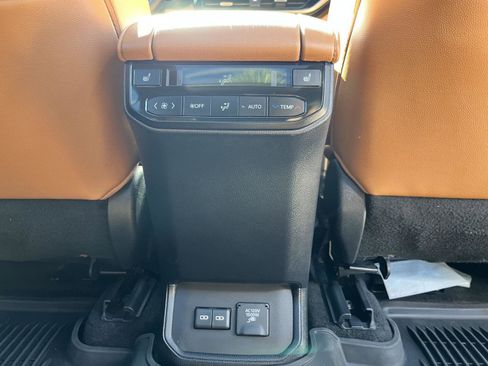 Used 2023 Toyota Highlander Platinum image 27