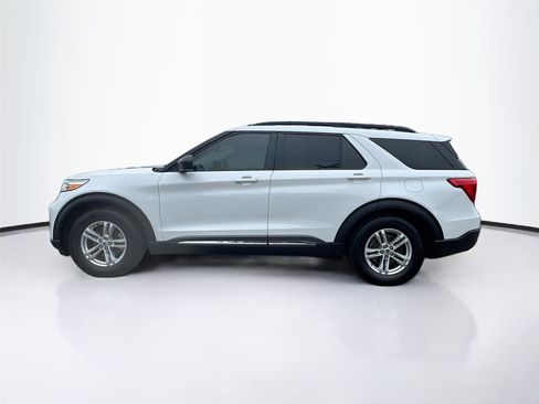 Used 2020 Ford Explorer XLT w/ Equipment Group 202A image 4