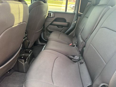 Certified 2025 Jeep Gladiator Rubicon image 18