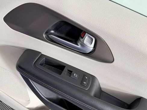 Used 2018 Chrysler Pacifica Touring-L w/ Tire & Wheel Group FWD image 47