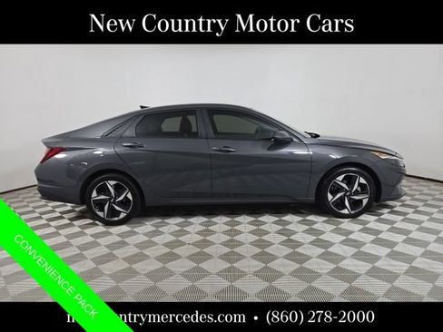 Used 2023 Hyundai Elantra SEL w/ Convenience Package FWD image 9
