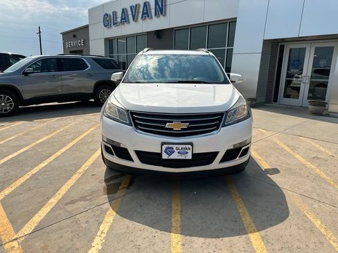 Used 2015 Chevrolet Traverse LT w/ Style and Technology Package FWD image 2