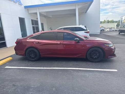 Used 2019 Toyota Avalon XSE FWD image 4