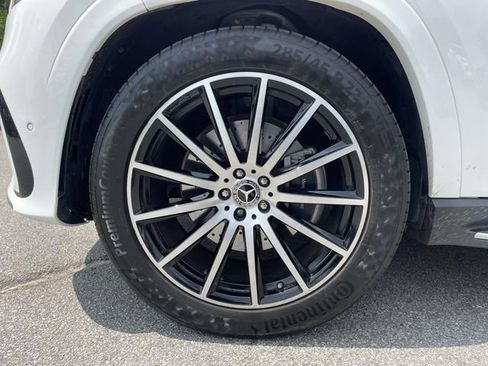 Used 2024 Mercedes-Benz GLS 580 4MATIC image 9