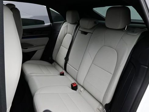 Certified 2025 Porsche Macan Electric RWD image 13
